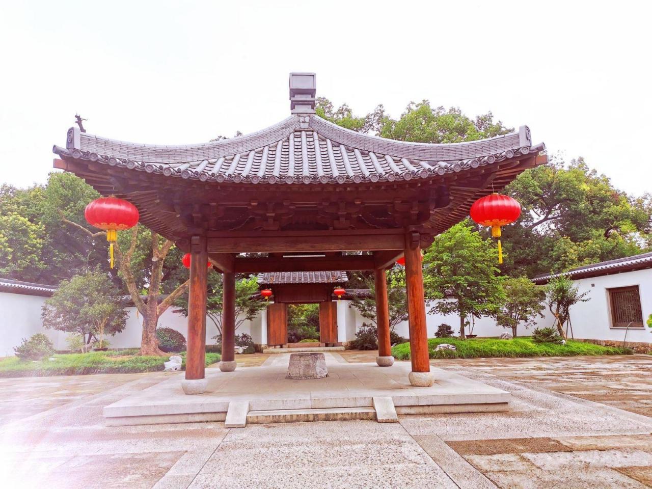 西湖十景介绍简短 (西湖美景介绍100字左右)