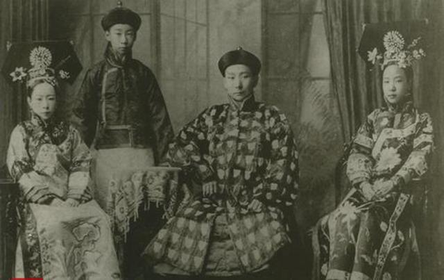 爱新觉罗的子孙现在姓什么(爱新觉罗现在都姓什么)插图3