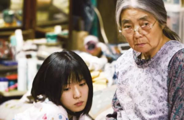 小偷家族那女的为什么要毒死奶奶(小偷家族为什么隐瞒奶奶的死)