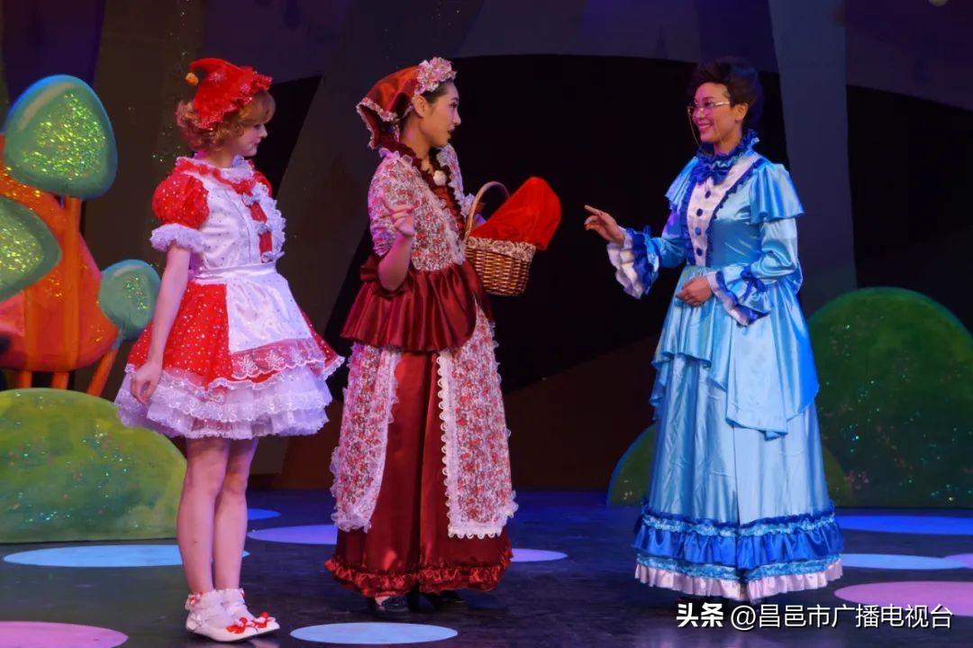 小红帽大灰狼树精猎人的故事(小红帽与大灰狼和树精猎人的故事)插图