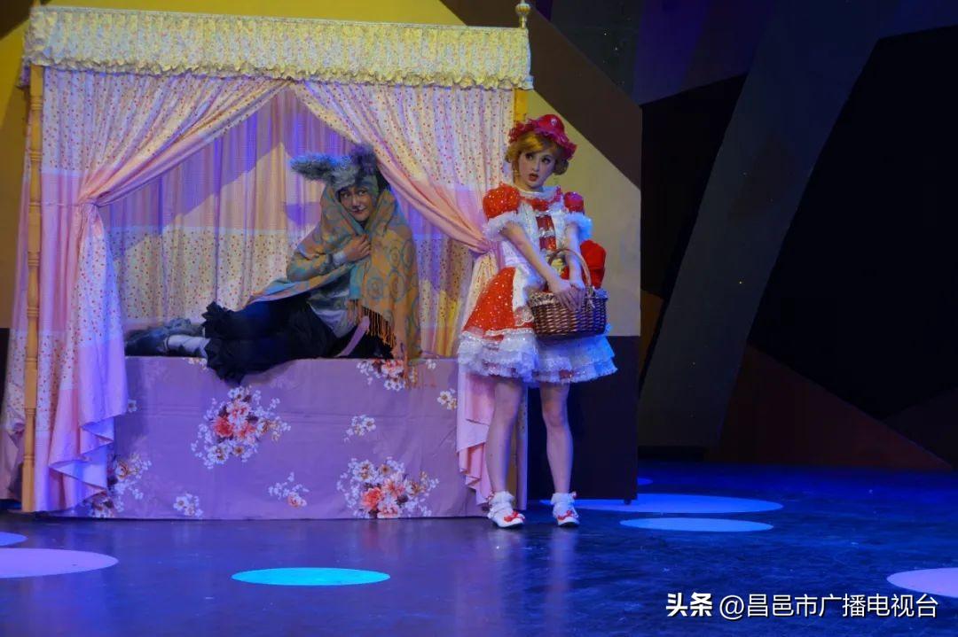 小红帽大灰狼树精猎人的故事(小红帽与大灰狼和树精猎人的故事)