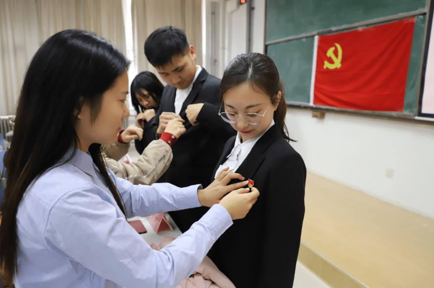 入团多久可以申请入党(大学入团后多久可以申请入党)插图2