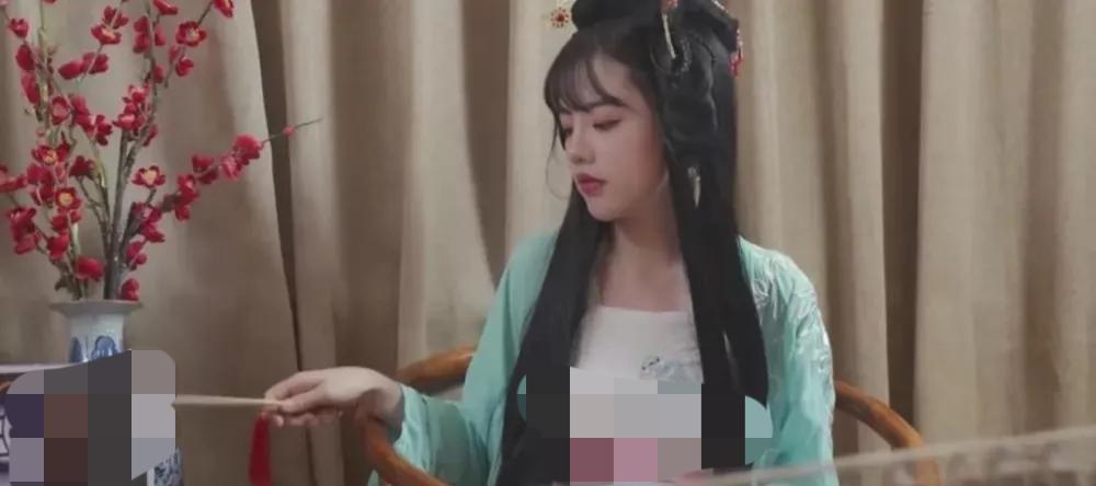潘甜甜个人资料多少岁 (十九岁新晋女神“潘甜甜”被禁)插图