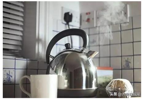 蟑螂会靠近熟睡的人吗(蟑螂会咬人吗)插图