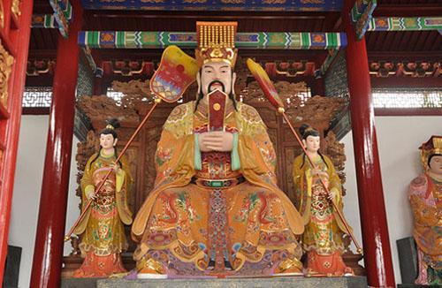 玉皇大帝叫张什么名 (玉皇大帝和王母娘娘不是夫妻吗)