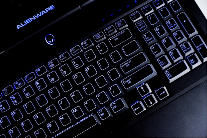 alienware m17尺寸(alienwarem17轻薄款测评)插图7