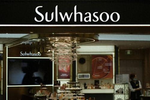 十大女性化妆品牌排行榜(中年女性化妆品套装排行榜前十名)