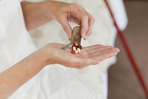 十大伤肝药行为排行榜(伤肝最强的三种药)