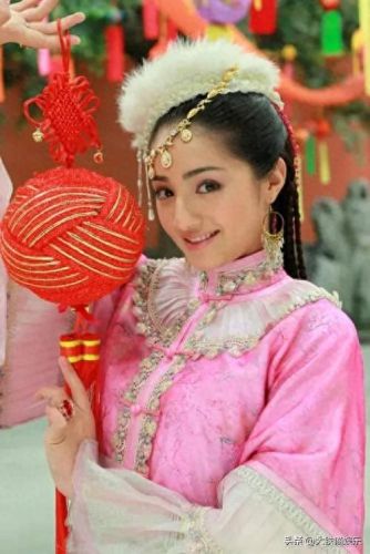 十大新疆女明星排行榜图(新疆四大女明星排名)插图25