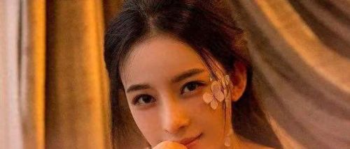 十大网红女神的排行榜(网红女神莫雪照片)插图1