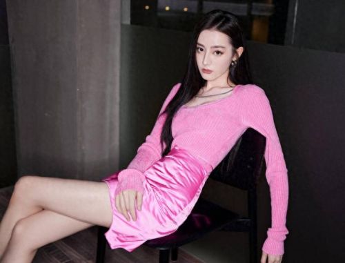 十大明星腿长排行榜(足球明星o型腿图片大全)插图8 十大明星腿长排行榜(足球明星o型腿图片大全)插图8