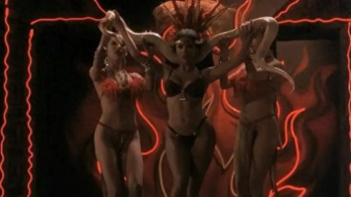 十大女吸血鬼电影排行榜(电影吸血鬼猎人完整版)插图 十大女吸血鬼电影排行榜(电影吸血鬼猎人完整版)插图