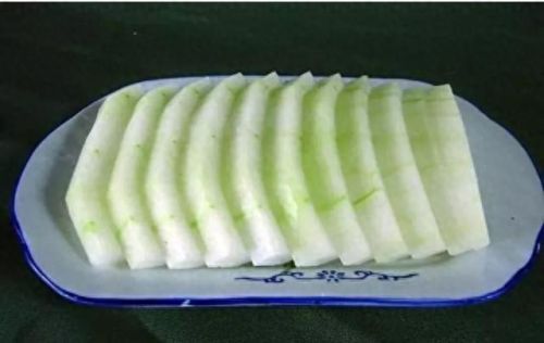 降低尿酸的十大食物排行榜(尿酸有点偏高吃什么食物好)