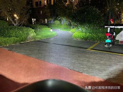 十大最亮摩托车灯排行榜(摩托车炫酷灯)