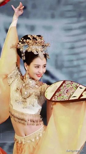 十大新疆女明星排行榜图(新疆四大女明星排名)插图2