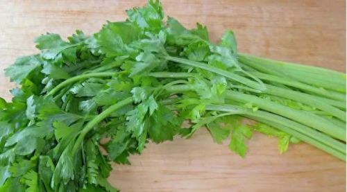 降低尿酸的十大食物排行榜(尿酸有点偏高吃什么食物好)插图 降低尿酸的十大食物排行榜(尿酸有点偏高吃什么食物好)插图