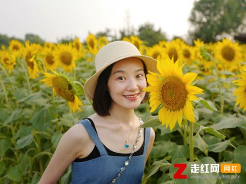 2008年中央戏剧学院表演系学生(1987年考取了中央戏剧学院表演系)
