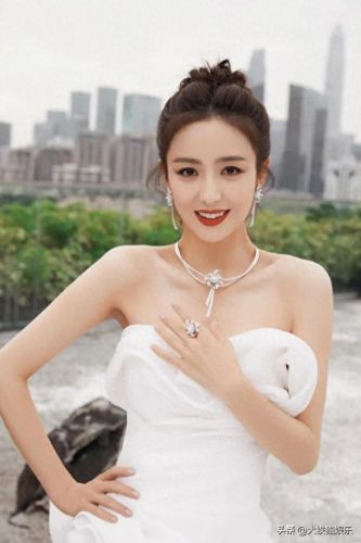 十大新疆女明星排行榜图(新疆四大女明星排名)插图1