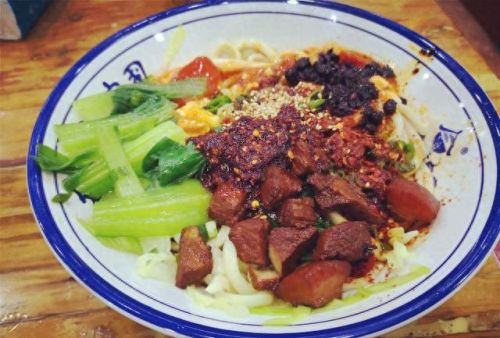 西安十大油泼面排行榜(西安美食面推荐)插图5 西安十大油泼面排行榜(西安美食面推荐)插图5