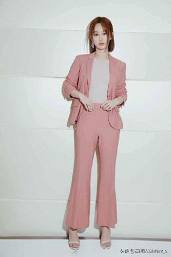 十大穿西装美女排行榜视频(美女西装模特小视频杭州)插图7