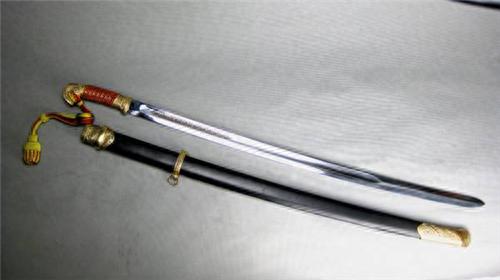 世界十大名刀排行榜图片(十大顶级野外生存刀)插图5