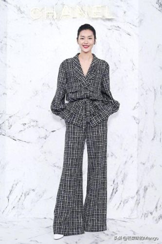 十大穿西装美女排行榜视频(美女西装模特小视频杭州)插图5