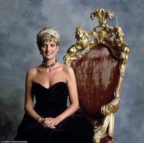 宝石手链系列排名前十(名牌手链十大排名)插图16 宝石手链系列排名前十(名牌手链十大排名)插图16