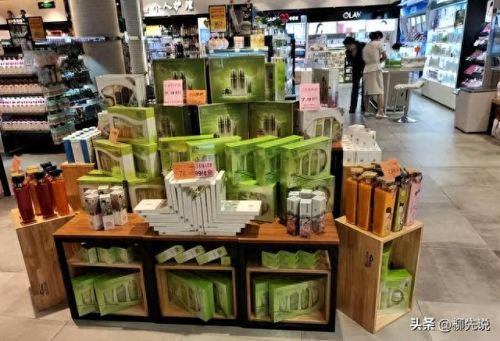 全球十大高端彩妆产品排行榜(孕妇彩妆十大排行品牌)插图2 全球十大高端彩妆产品排行榜(孕妇彩妆十大排行品牌)插图2