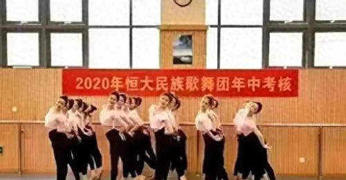 舞蹈大赛奖杯排名前十(舞蹈获奖奖杯合照)插图6