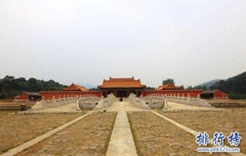 最值得逛的十大古墓排行榜(中国十大最恐怖古墓)插图7 最值得逛的十大古墓排行榜(中国十大最恐怖古墓)插图7