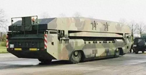 十大科幻装甲车电影排行榜(科幻坦克装甲车电影)插图7