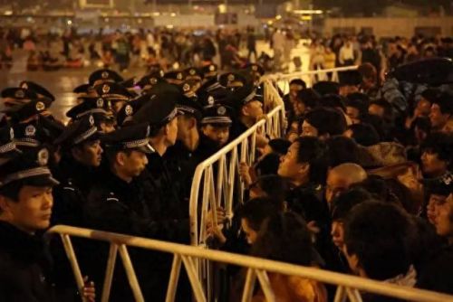 十大灾难大片排行榜国语(最佳十大灾难电影排行榜)插图2