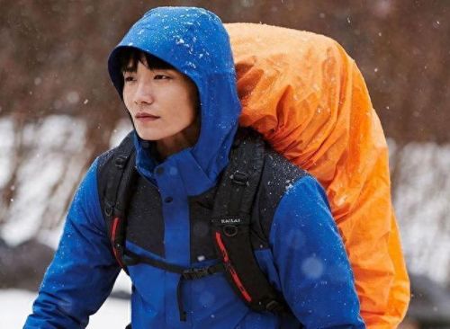 国产十大冲锋衣品牌排行榜(冲锋衣十大品牌)插图1