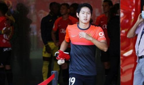 天下足球十大过人排行榜(经典足球过人)