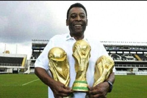 历史十大足球巨星排行榜图片(足球巨星图片)插图1 历史十大足球巨星排行榜图片(足球巨星图片)插图1