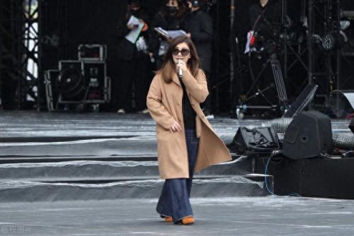 现在老歌曲十大排行榜(十大经典老歌曲排名)插图6 现在老歌曲十大排行榜(十大经典老歌曲排名)插图6