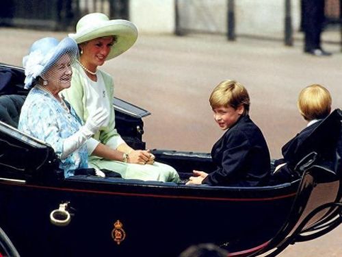 宝石手链系列排名前十(名牌手链十大排名)插图33 宝石手链系列排名前十(名牌手链十大排名)插图33