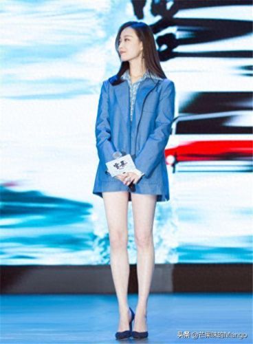 十大穿西装美女排行榜视频(美女西装模特小视频杭州)插图9