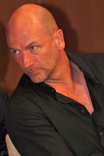 十大经典的枪战电影排行榜(15部必看的逃亡电影)