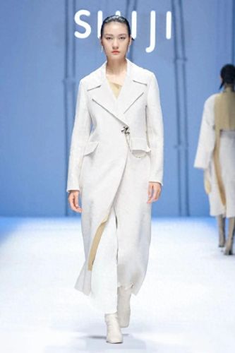 人气时装杂志排名前十(流行的时装杂志)插图33