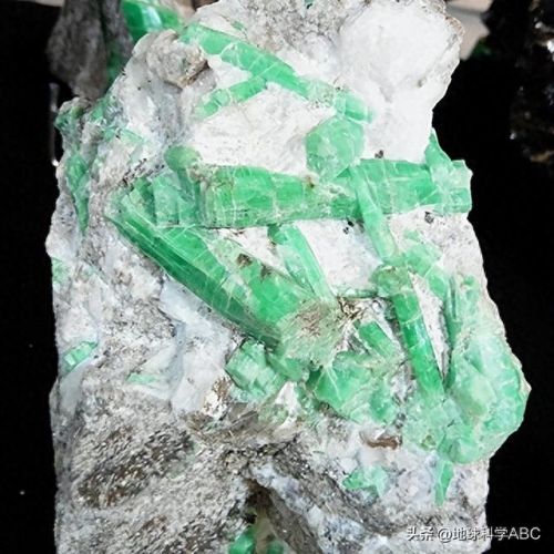 中国十大祖母绿原石排行榜(天然祖母绿原石价格表)插图13