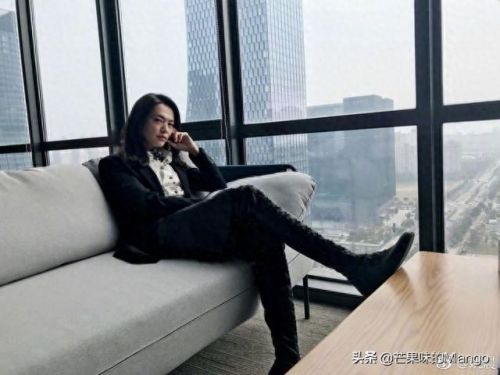 十大穿西装美女排行榜视频(美女西装模特小视频杭州)插图