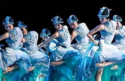 舞蹈大赛奖杯排名前十(舞蹈获奖奖杯合照)插图2