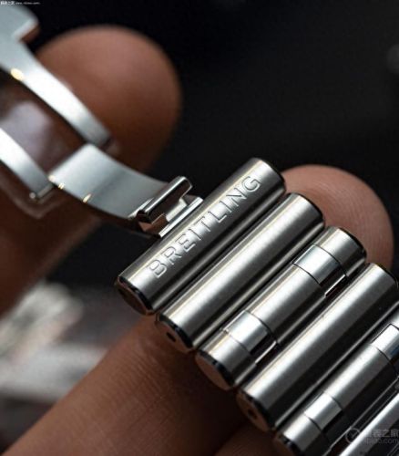 十大百年灵表排行榜(百年灵最好看的表)插图7 十大百年灵表排行榜(百年灵最好看的表)插图7