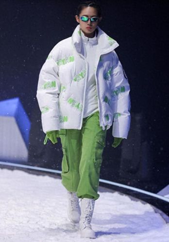 国产十大冲锋衣品牌排行榜(冲锋衣十大品牌)