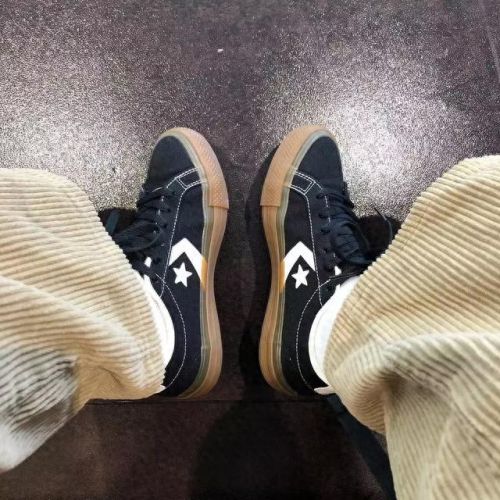 日本运动胶鞋排名前十(中年运动胶鞋)