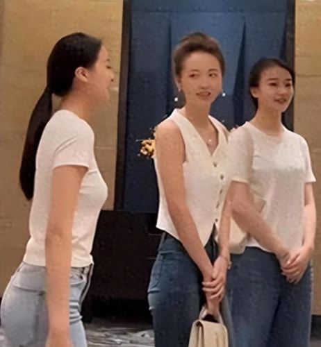 舞蹈大赛奖杯排名前十(舞蹈获奖奖杯合照)插图3