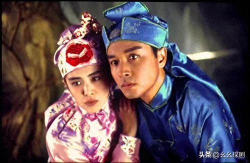 十大必看搞笑美剧电影排行榜(美剧一家人互相亲吻搞笑)