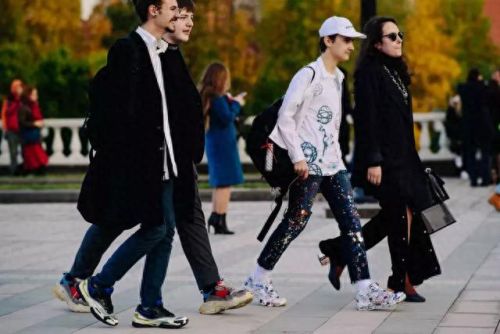 日本运动胶鞋排名前十(中年运动胶鞋)插图1 日本运动胶鞋排名前十(中年运动胶鞋)插图1