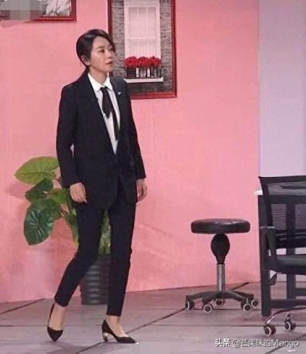 十大穿西装美女排行榜视频(美女西装模特小视频杭州)插图1